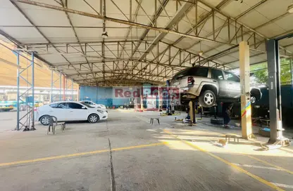 Warehouse - Studio - 3 Bathrooms for rent in RAS - Umm Ramool - Dubai