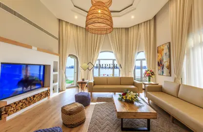 Living Room image for: Villa - 5 Bedrooms - 6 Bathrooms for rent in Garden Homes Frond O - Garden Homes - Palm Jumeirah - Dubai, Image 1