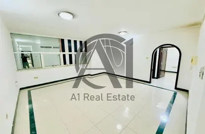 شقة - 2 غرف نوم - 2 حمامات للايجار في المقاطعة المركزية - العين