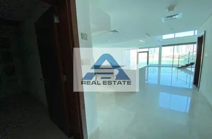 Townhouse - 4 Bedrooms - 6 Bathrooms for rent in Tourist Club Area - Abu Dhabi
