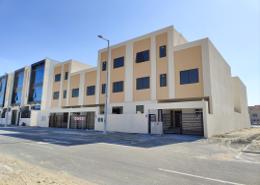 صورةمبنى خارجي لـ: فيلا - 4 غرف نوم - 5 حمامات للكراء في مركز محمد بن زايد - مدينة محمد بن زايد - أبوظبي, صورة 1