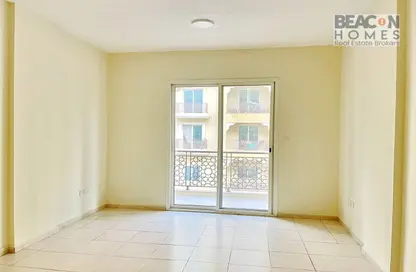 شقة - غرفة نوم - 2 حمامات للايجار في اي سي 1 اماراتي 11 - طراز إماراتي - المدينة الدولية - دبي