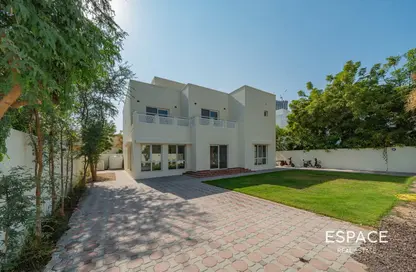 Villa - 5 Bedrooms - 4 Bathrooms for rent in Meadows 2 - Meadows - Dubai