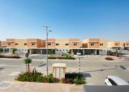 Townhouse - 3 bedrooms - 4 bathrooms for rent in Manazel Al Reef 2 - Al Samha - Abu Dhabi