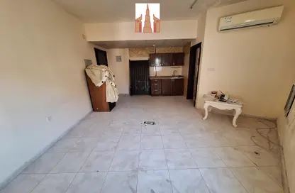 Apartment - 1 Bathroom for rent in Muwaileh 3 Building - Muwaileh - Sharjah