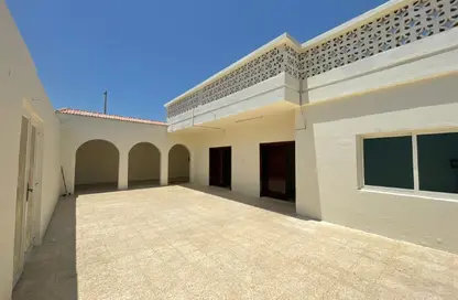 Villa - 2 Bedrooms - 3 Bathrooms for rent in Muroor Area - Abu Dhabi