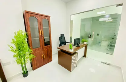 Office Space - Studio - 1 Bathroom for rent in Red Avenue - Al Garhoud - Dubai