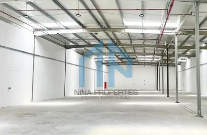Warehouse - Studio - 2 Bathrooms for rent in RAS - Umm Ramool - Dubai
