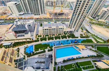 صورة لـ حوض سباحة شقة - غرفة نوم - 1 حمام للبيع في A كريك سايد 18 - حدائق الإمارات 1 - ميناء خور دبي (ذا لاجونز) - دبي ، صورة رقم 1