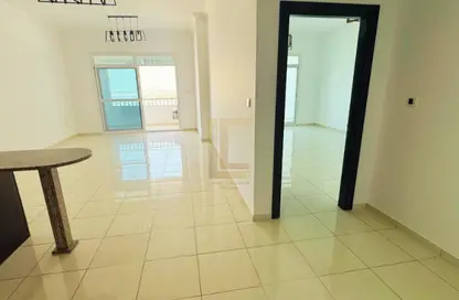 شقة - غرفة نوم - 2 حمامات للايجار في برج ربيعة - مجان - دبي لاند - دبي