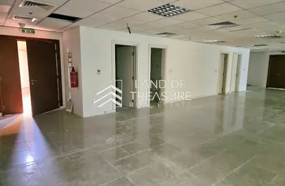 Office Space - Studio - 2 Bathrooms for rent in Fairmont Hotel - Sheikh Zayed Road - Dubai