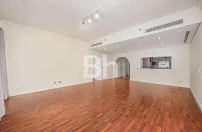 Apartment - 2 Bedrooms - 2 Bathrooms for rent in Al Habool - Shoreline Apartments - Palm Jumeirah - Dubai