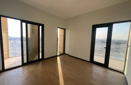 شقة - 2 غرف نوم - 2 حمامات للايجار في برج روكان A - برج روكان - روكان - دبي لاند - دبي