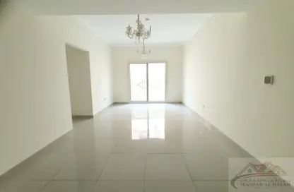 شقة - 3 غرف نوم - 4 حمامات للايجار في بناية مويليح 29 - مويلح - الشارقة شقة - 3 غرف نوم - 4 حمامات للايجار في بناية مويليح 29 - مويلح - الشارقة