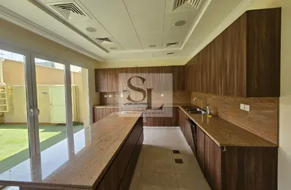 Villa - 5 Bedrooms - 5 Bathrooms for rent in Jumeirah 1 Villas - Jumeirah 1 - Jumeirah - Dubai