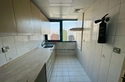 صورة لـ مطبخ شقة - 1 حمام للايجار في بناية سعيد مبارك المنصوري - شارع المطار - أبوظبي ، صورة رقم 1