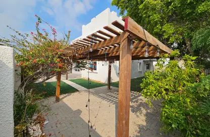 فيلا - 4 غرف نوم - 3 حمامات للايجار في فلل الجميرا 2 - جميرا 2 - جميرا - دبي