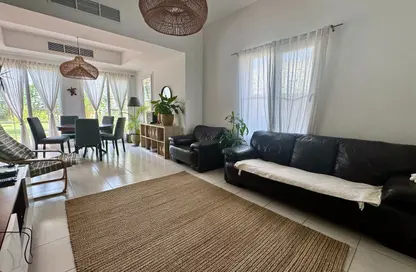 فيلا - 3 غرف نوم - 3 حمامات للبيع في الينابيع 11 - الينابيع - دبي