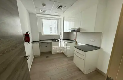 Apartment - 1 Bedroom - 1 Bathroom for rent in Bloom Towers C - Bloom Towers - Jumeirah Village Circle - Dubai