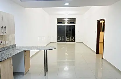 شقة - غرفة نوم - 2 حمامات للايجار في ماديسون كولومبوس - مجان - دبي لاند - دبي