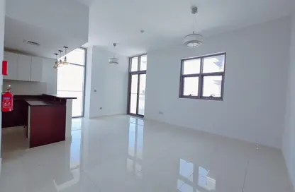 شقة - غرفة نوم - 2 حمامات للايجار في مساكن دزير - قرية الجميرا سركل - دبي