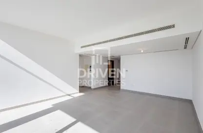 Single Row Townhouse | Ready to move in