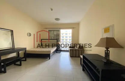 Living Room image for: Apartment - 1 Bathroom for rent in Kensington Manor - Jumeirah Village Circle - Dubai, Image 1
