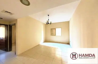 شقة - غرفة نوم - 2 حمامات للايجار في مجمع مويلح - تجارية مويلح - الشارقة