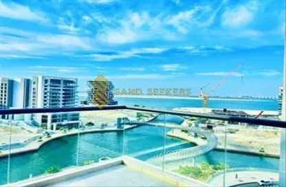 صورة لـ حوض سباحة دوبلكس - 3 غرف نوم - 5 حمامات للايجار في مساكن لامار - برج السيف - شاطئ الراحة - أبوظبي ، صورة رقم 1