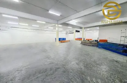 Warehouse - Studio - 1 Bathroom for rent in Umm Ramool - Dubai