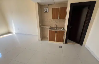 Apartment - Studio - 1 Bathroom for rent in Al Naemiya Tower 2 - Al Naemiya Towers - Al Nuaimiya - Ajman