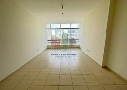صورةغرفة فارغة لـ: شقة - 2 غرف نوم - 3 حمامات للكراء في برج الإمارات - شارع حمدان - أبوظبي, صورة 1