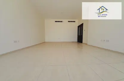 صورة لـ غرفة فارغة شقة - 2 غرف نوم - 3 حمامات للايجار في شارع حمدان - أبوظبي ، صورة رقم 1