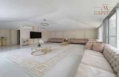 Living Room image for: Villa - 4 Bedrooms - 5 Bathrooms for rent in Nad Al Sheba 2 - Nad Al Sheba - Dubai, Image 1