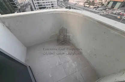 Apartment - 3 Bedrooms - 3 Bathrooms for rent in Shining Towers - Al Khalidiya - Abu Dhabi