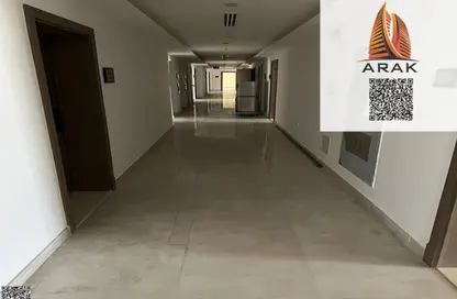 عمارة بالكامل - 2 غرف نوم - 3 حمامات للايجار في برج الكورنيش - الرميلة - عجمان