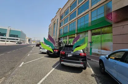 Retail - Studio - 2 Bathrooms for rent in Al Garhoud Building - Al Garhoud - Dubai