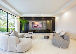 Living Room image for: Villa - 6 bedrooms - 7 bathrooms for rent in Signature Villas Frond L - Signature Villas - Palm Jumeirah - Dubai, Image 1