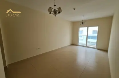 شقة - غرفة نوم - 2 حمامات للايجار في مجمع مويلح - تجارية مويلح - الشارقة شقة - غرفة نوم - 2 حمامات للايجار في مجمع مويلح - تجارية مويلح - الشارقة