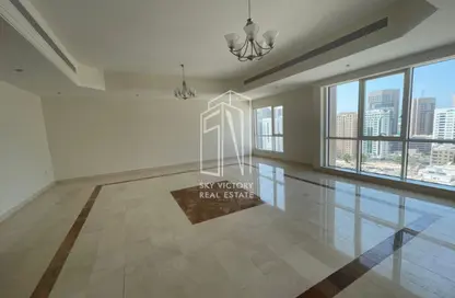 Apartment - 3 Bedrooms - 4 Bathrooms for rent in Hamdan Street - Abu Dhabi