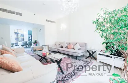 Apartment - 3 Bedrooms - 3 Bathrooms for sale in Silicon Gates 1 - Silicon Gates - Dubai Silicon Oasis - Dubai