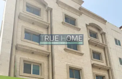 عمارة بالكامل - 8 غرف نوم - 8 حمامات للبيع في تجارية مويلح - الشارقة
