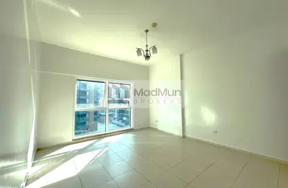 Apartment - Studio - 1 Bathroom for rent in Cascades Tower - Dubai Marina - Dubai