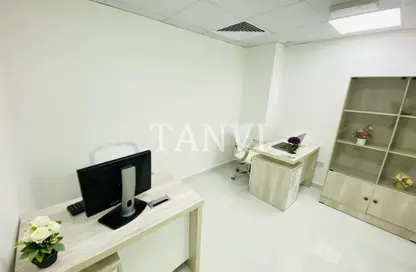 Office Space - Studio - 1 Bathroom for rent in Silver Home Building - Hor Al Anz - Deira - Dubai