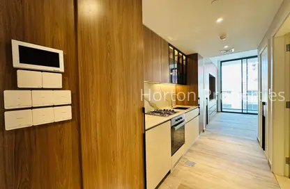 Apartment - Studio - 1 Bathroom for rent in Hamilton House - Jumeirah Village Circle - Dubai