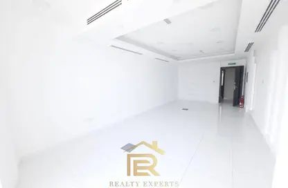 مكتب - استوديو للايجار في B2B  برج - الخليج التجاري - دبي