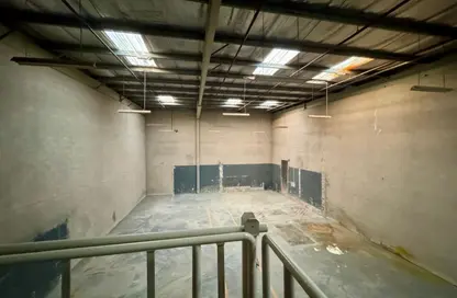 Warehouse - Studio - 2 Bathrooms for rent in Phase 1 - Dubai Investment Park (DIP) - Dubai