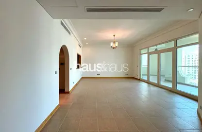 Apartment - 2 Bedrooms - 4 Bathrooms for rent in Al Haseer - Shoreline Apartments - Palm Jumeirah - Dubai