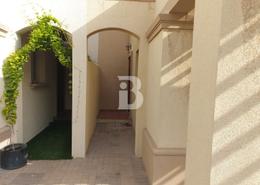صورةردهة-ممر لـ: فيلا - 2 غرف نوم - 3 حمامات للكراء في الينابيع 10 - الينابيع - دبي, صورة 1