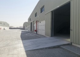 Warehouse - 3 bathrooms for rent in Mussafah Industrial Area - Mussafah - Abu Dhabi